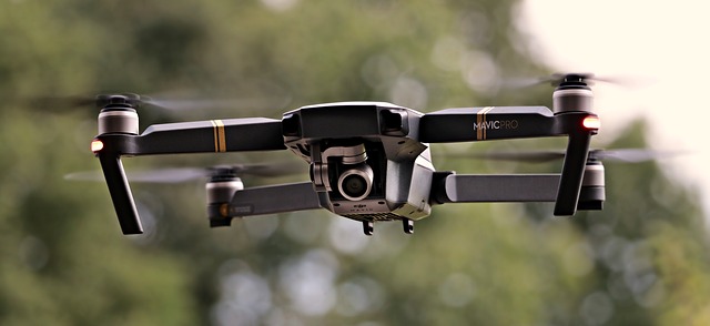 moderní dron s kamerou